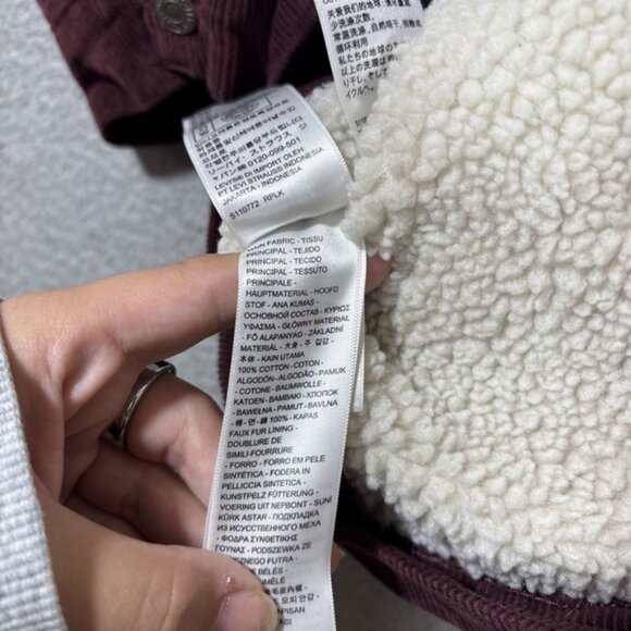 Levis Women Sz L Corduroy Sherpa Trucker Jacket Warm Winter Coat Mauve Purple - Picture 3 of 6